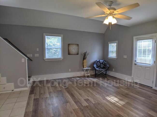 Building Photo - 389 N Spot Rd