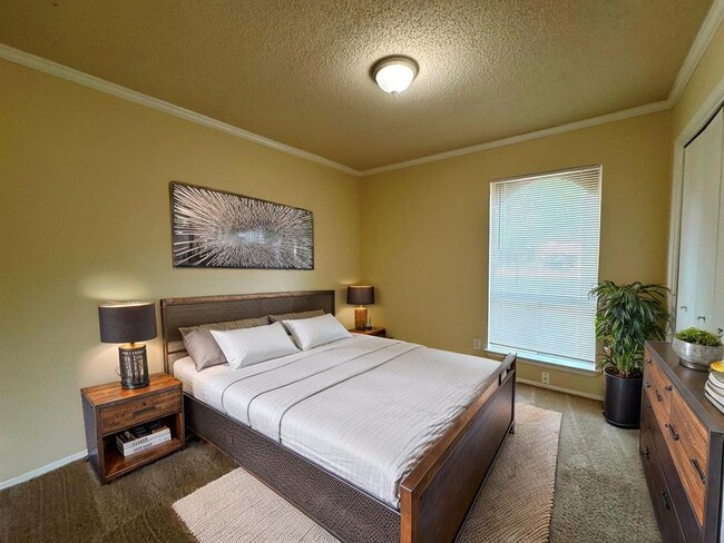 Building Photo - 5905 Burrough Dr