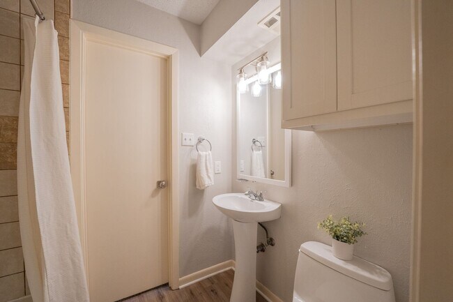 Building Photo - Charming 3-Bedroom Rental Near Lake Ray Hubbard.