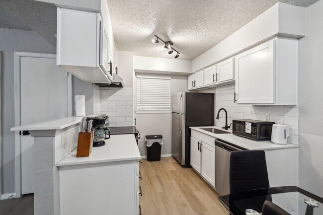 Building Photo - 2520 Thomason Cir