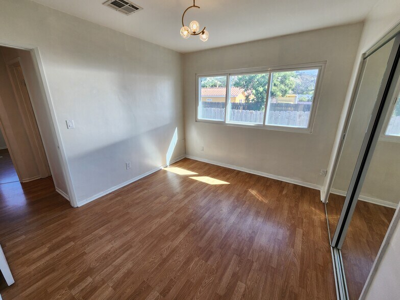 Building Photo - 10449 Cantara St