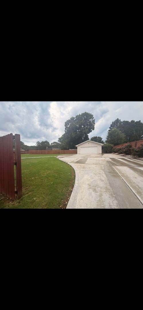Building Photo - 304 Heatherwood Dr