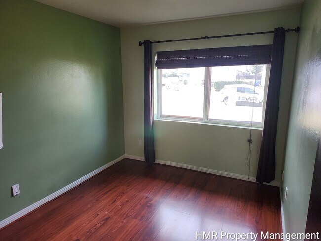 Building Photo - House on cul-de-sac with big back yard