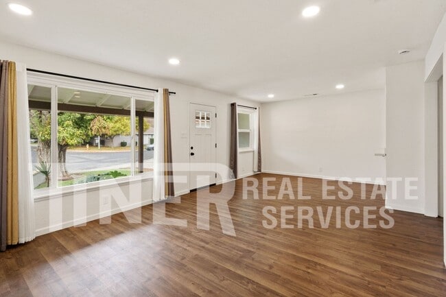 Building Photo - 2017 Buckeye Dr