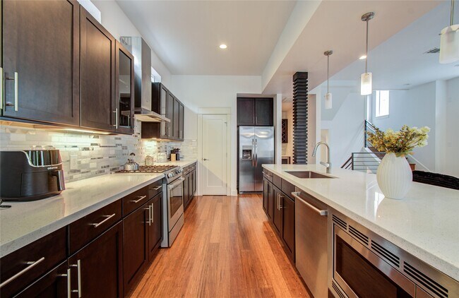 Building Photo - 4311 Marina St