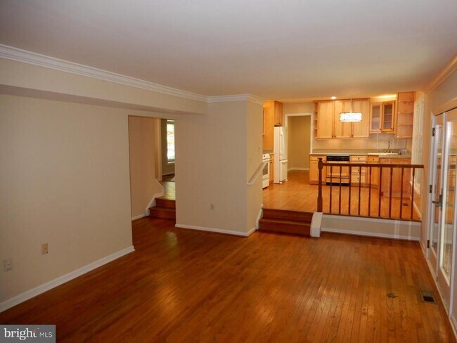 Building Photo - 7014 Maple Tree Ln