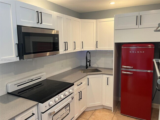 Building Photo - 223 Calabria Ave