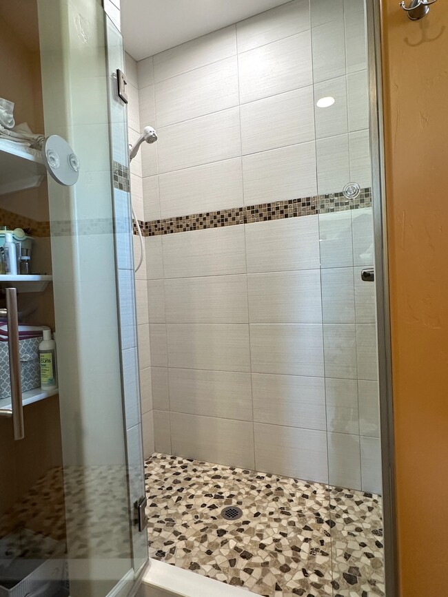 Tile shower - 1039 N Main St