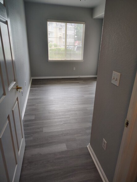 Building Photo - 15700 E Jamison Dr