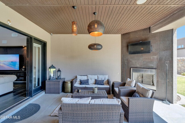 Building Photo - 14812 Long Shadow Ave