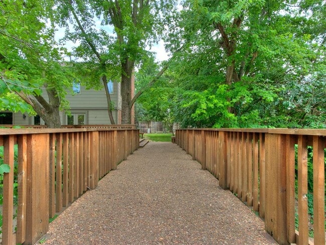 Building Photo - 1201 Glenbrook Dr