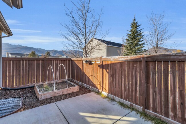 Building Photo - Charming Midway Home