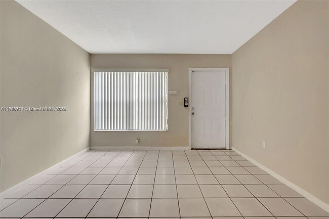 Building Photo - 1604 NE 151st St