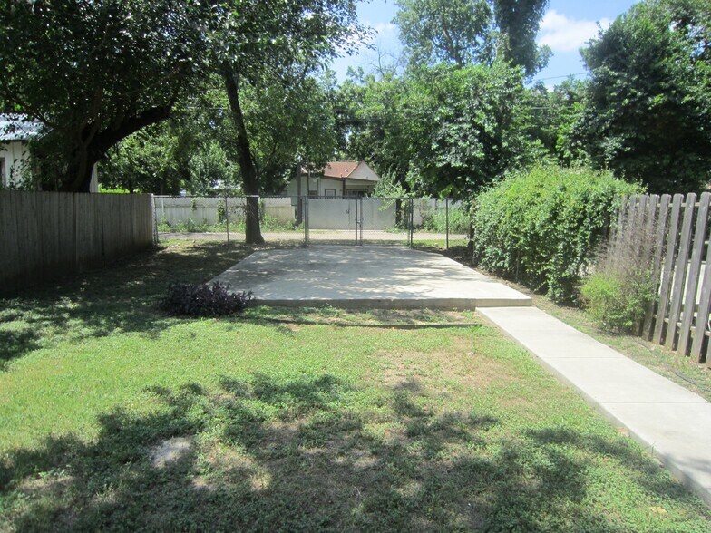 parking and back yard - 1501 E 3rd St