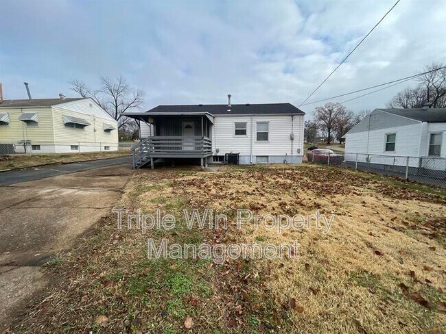 Building Photo - 5 Westdell Dr