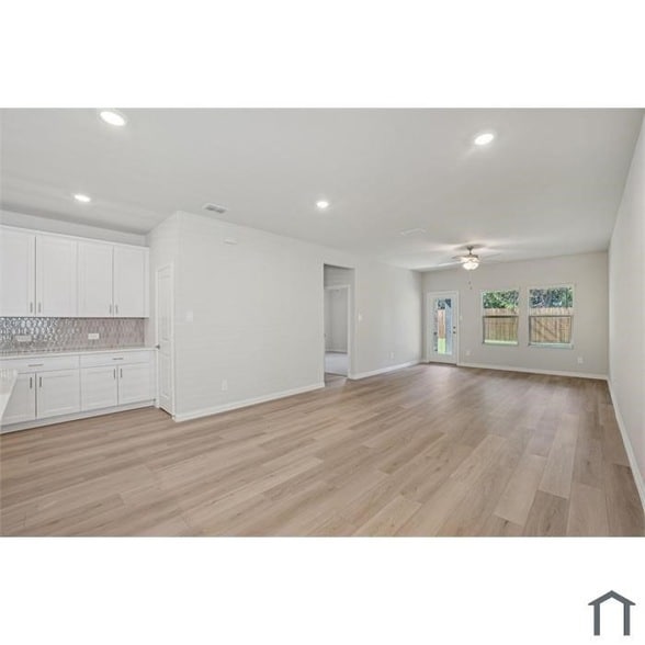Building Photo - 6004 Alderton Dr