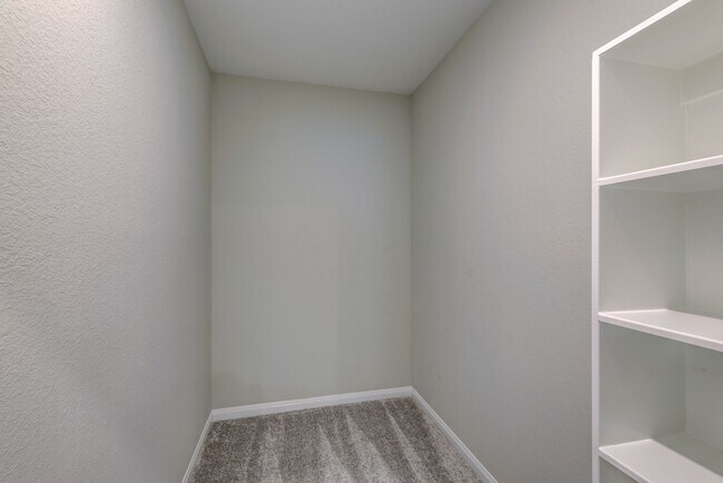 Building Photo - 2008 Glenwick Manor Ln