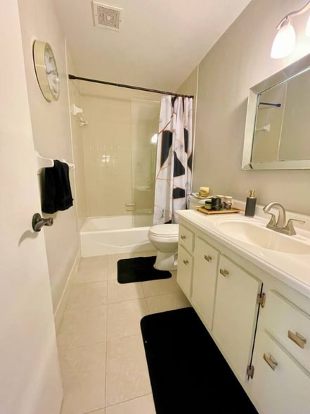 Building Photo - 6843 NW 29th Ave