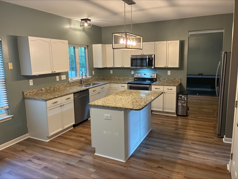 Building Photo - 115 Doby Creek Ct