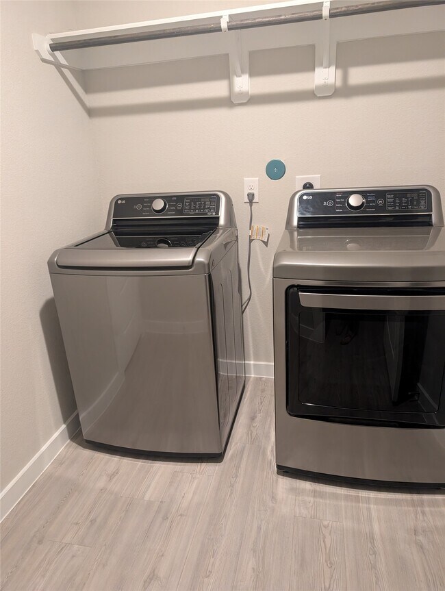 Building Photo - 21630 Sandy Dune Dr