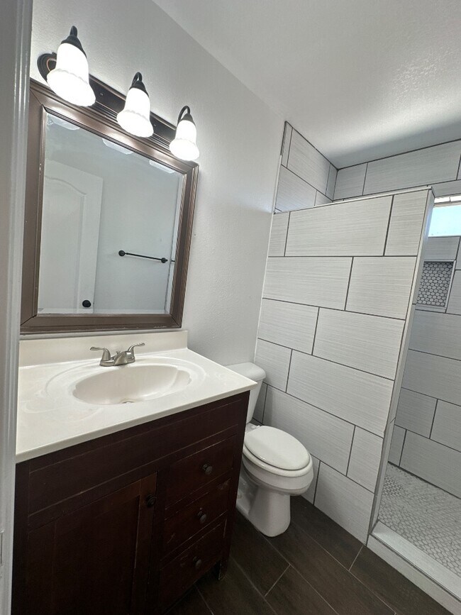 Building Photo - 7461 Plaza Redonda Dr