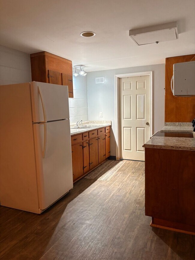 Building Photo - 203 Fleetwood Dr
