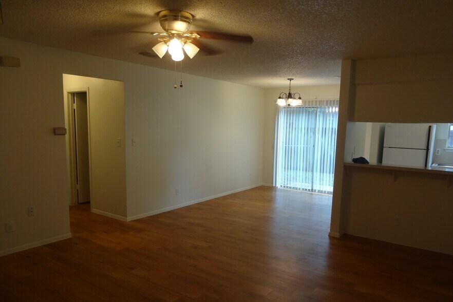 Building Photo - 901 Ken St