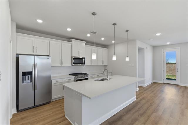 Building Photo - 2020 Beeflower St