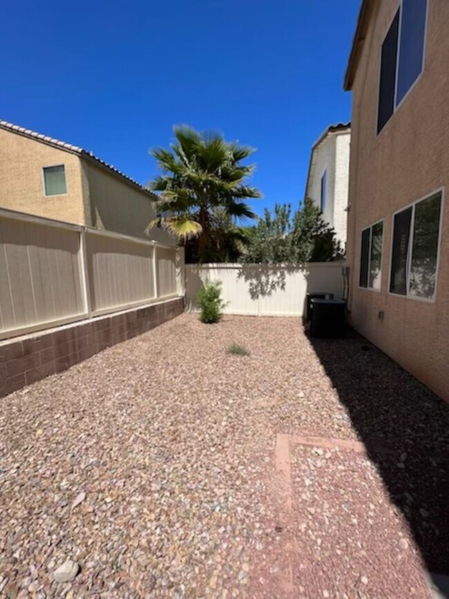 Building Photo - 5 Bedroom Located in 89139!