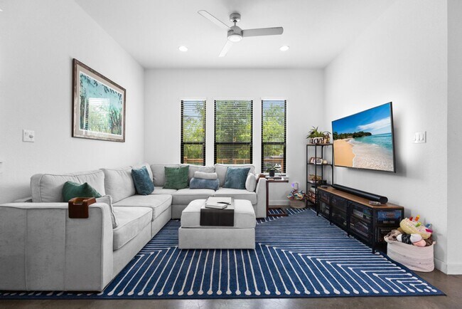 Building Photo - Charming Home Awaits: Spacious & Modern Living in a Prime Location