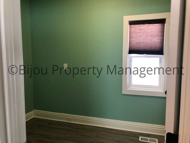 Building Photo - Lovely Three Bedroom Home