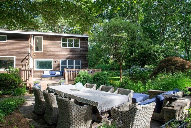 Primary Photo - 1045 Wagon Wheel Ln