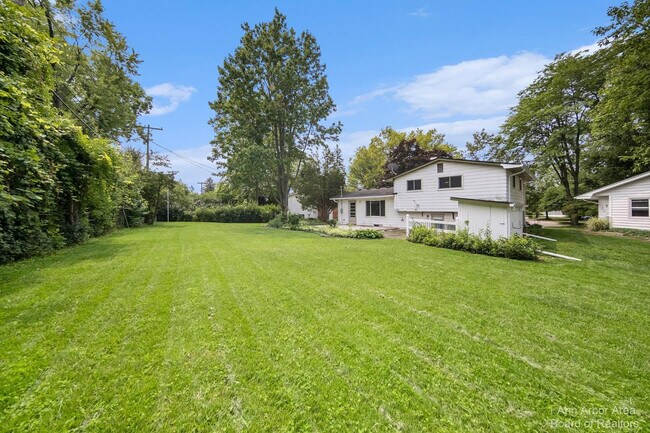 Building Photo - 2923 Burlington Ct