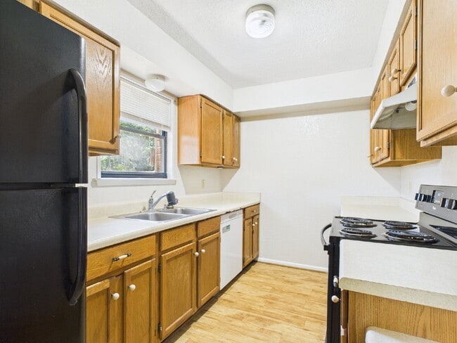 Building Photo - 2-Bed Duplex on Frederick Road !"