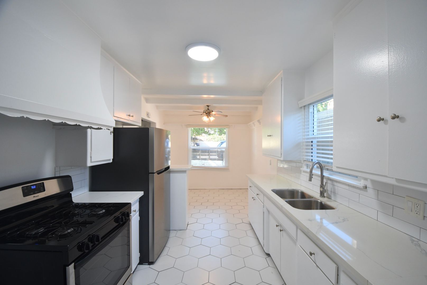 Building Photo - 5220 Radford Ave