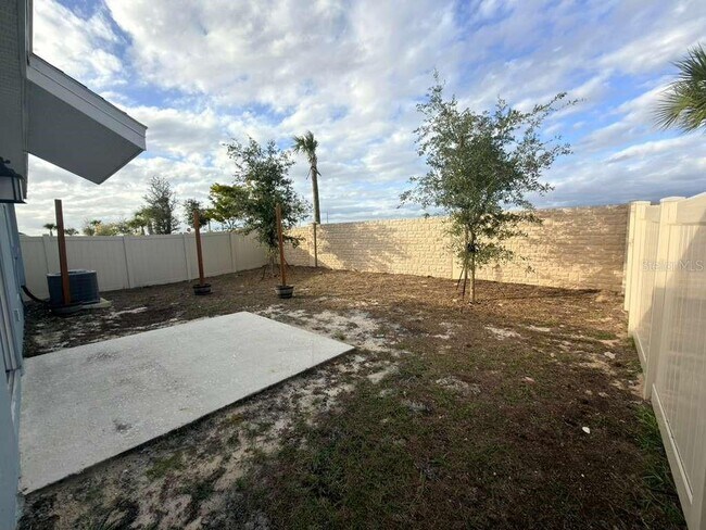 Building Photo - 207 Aqua Ave