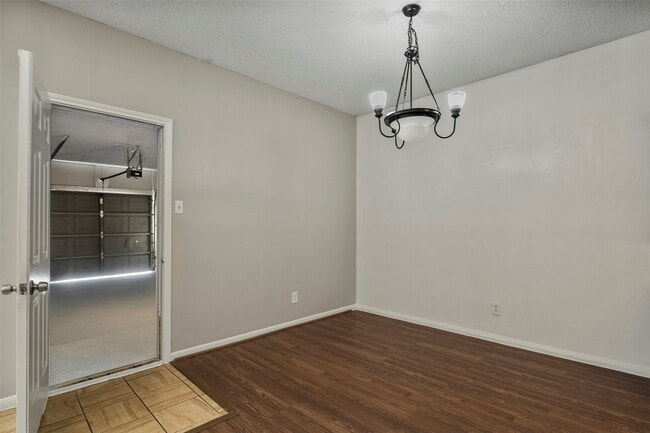 Building Photo - 7120 Deer Creek Ct