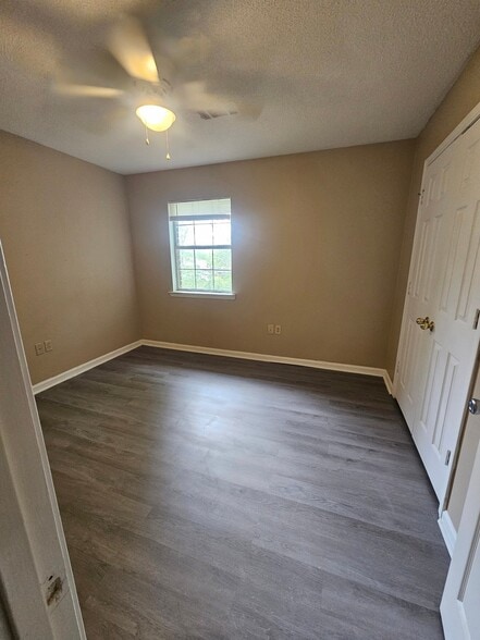 Building Photo - 1 Lilac St