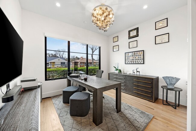 Building Photo - 4902 Linnet Ln