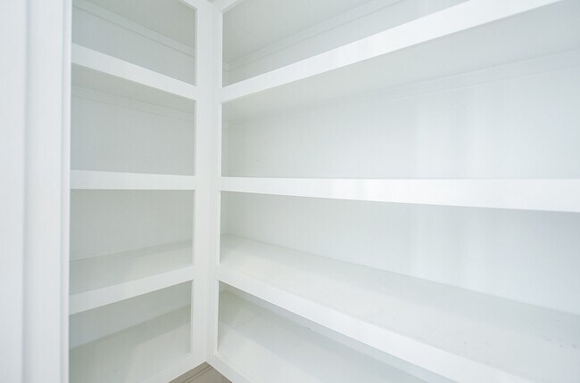 Building Photo - 6125 Cottage Grove Lake Dr