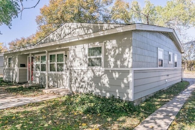 Building Photo - 3515 Selk Ave
