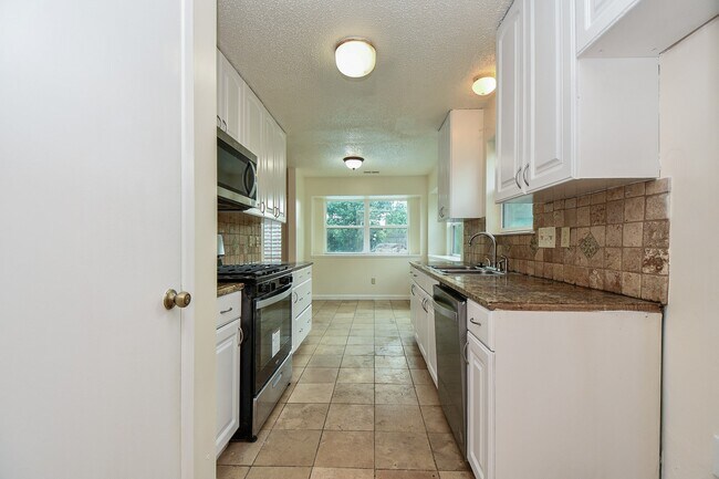 Building Photo - 3102 Timber View Dr