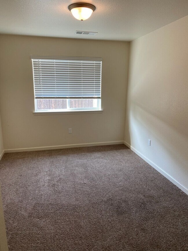 Building Photo - 3058 Bright St