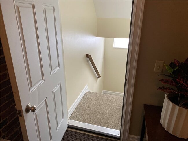 Building Photo - 90 E Market St