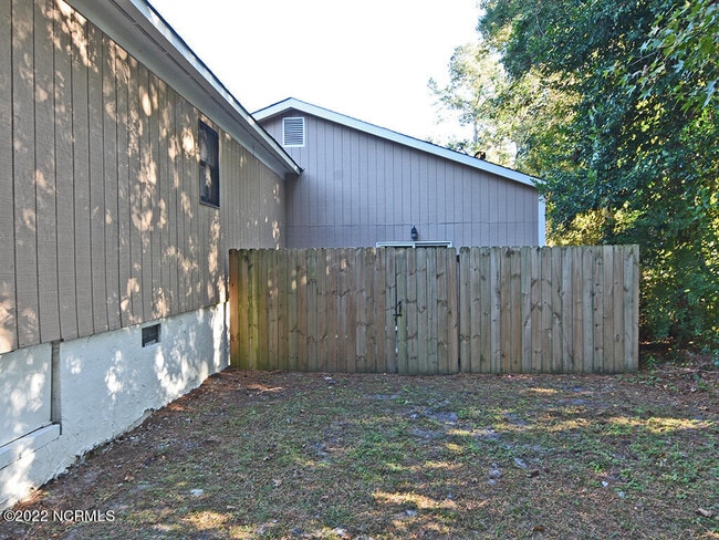 Building Photo - 180 Country Haven Dr