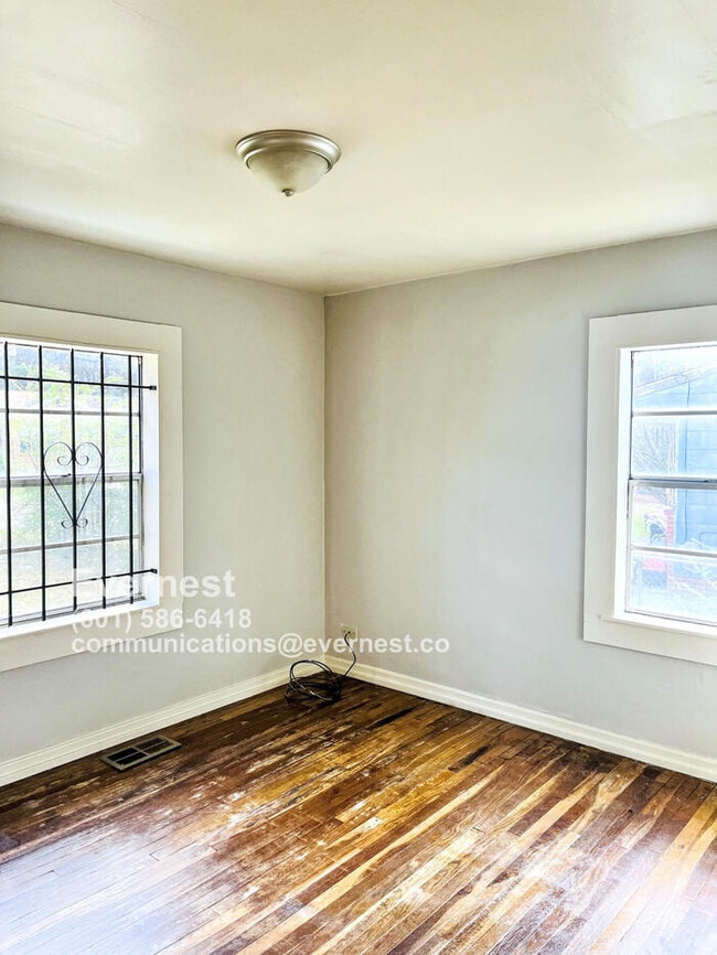 Building Photo - 2649 Brookwood Dr