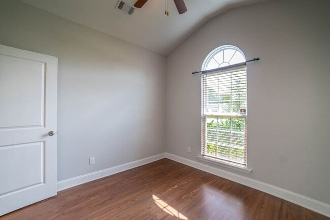 Building Photo - 119 Spoonbill Cir