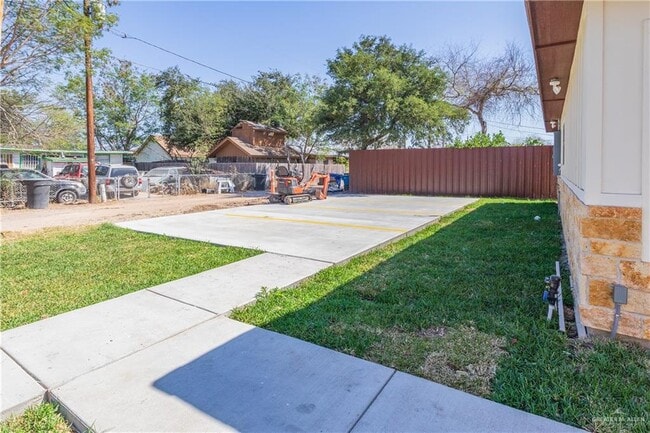 Building Photo - 22 Galveston Ave