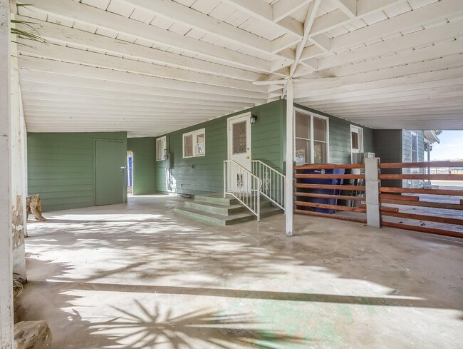 Building Photo - 2140 E Floradora Ave