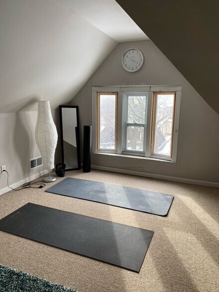 Building Photo - 605 4th St NE